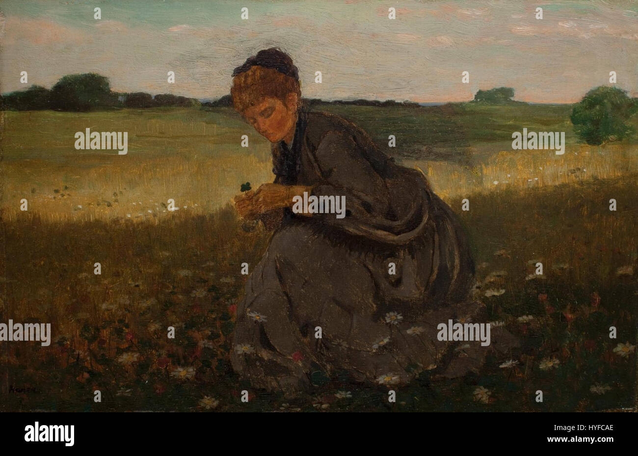 "Girl with a Four Leaf Clover" di Winslow Homer cattura un momento di innocenza giovanile, raffigurando una ragazza che tiene in mano un trifoglio come simbolo di buona fortuna. Il dipinto riflette l'attenzione di Homer ai dettagli e la sua capacità di trasmettere emozioni nelle scene di tutti i giorni. Foto Stock