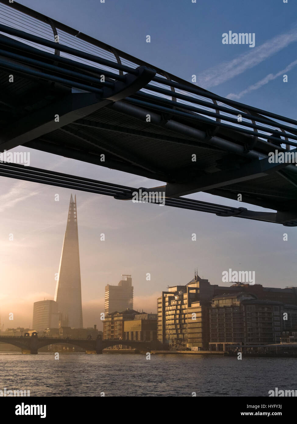 Alba sul Shard Building e il fiume Tamigi e Londra. Foto Stock