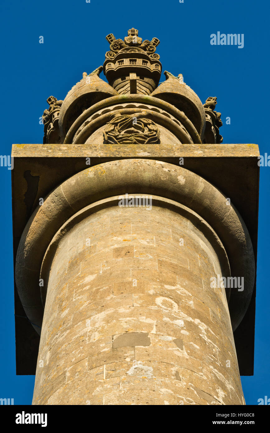 Il cofano monoment, un complessamente intarsiato torre Hamstone, dedicata all'Admiral Samuel cofano situata sulla sommità della collina di Mulino a vento sulla collina Polden in Somerset Foto Stock