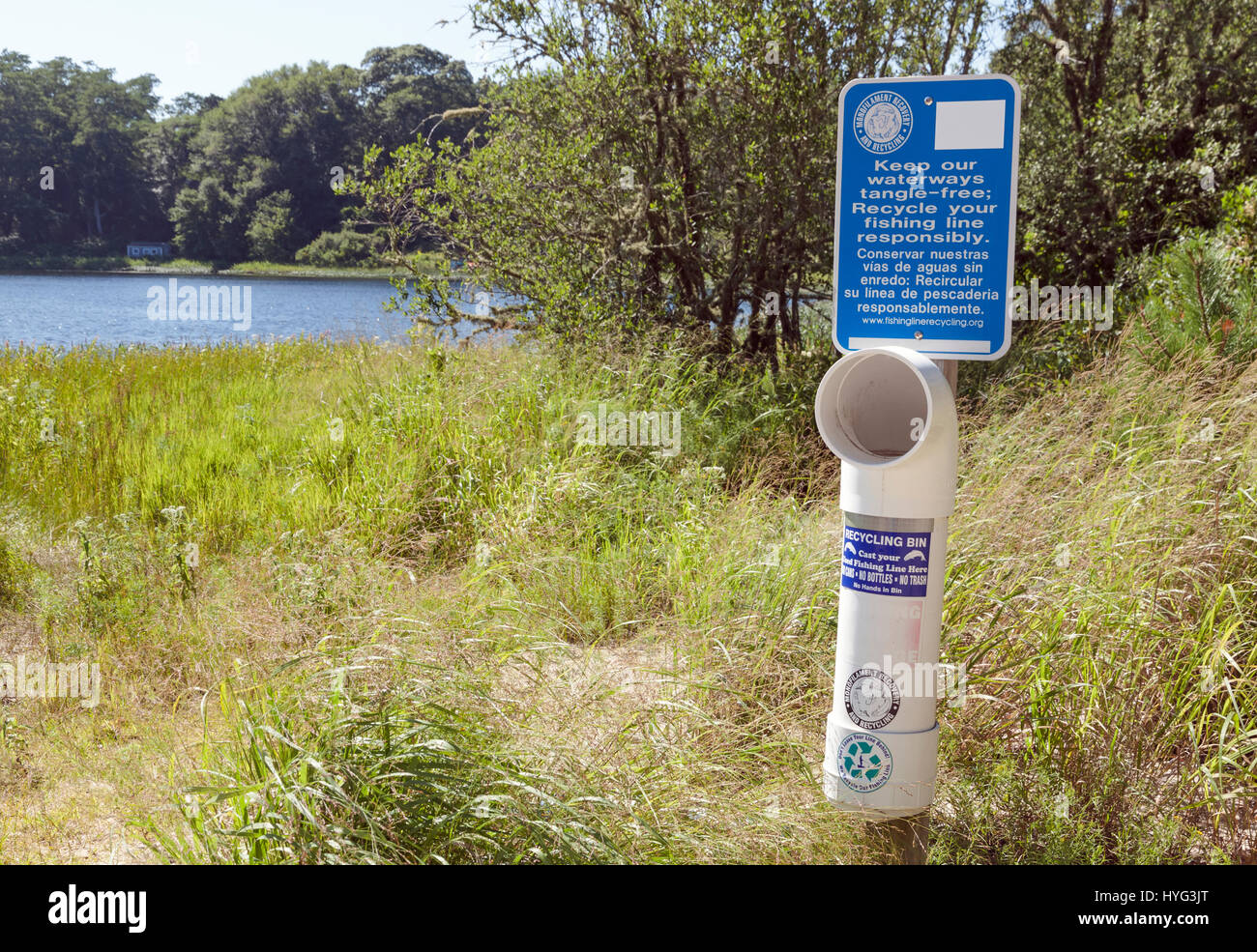 Segno per lenza da pesca il contenitore di riciclaggio su Cape Cod, Massachusetts. Foto Stock