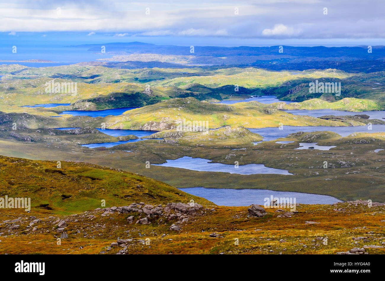 Vista del paesaggio delle montagne Inverpolly area in Highlands della Scozia, Regno Unito Foto Stock