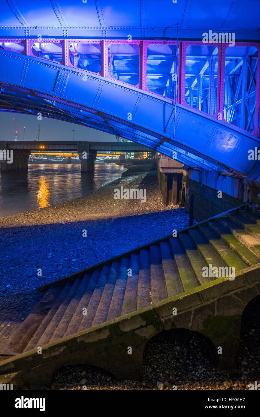 Ponte sul Fiume Tamigi Foto Stock