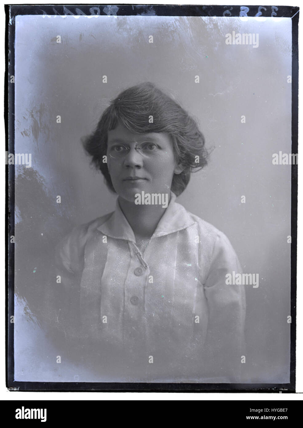 Questa fotografia, datata 27 luglio 1914, raffigura probabilmente un momento notevole della storia, pochi giorni prima dello scoppio della prima guerra mondiale, catturando il contesto storico e le storie personali degli individui. Foto Stock