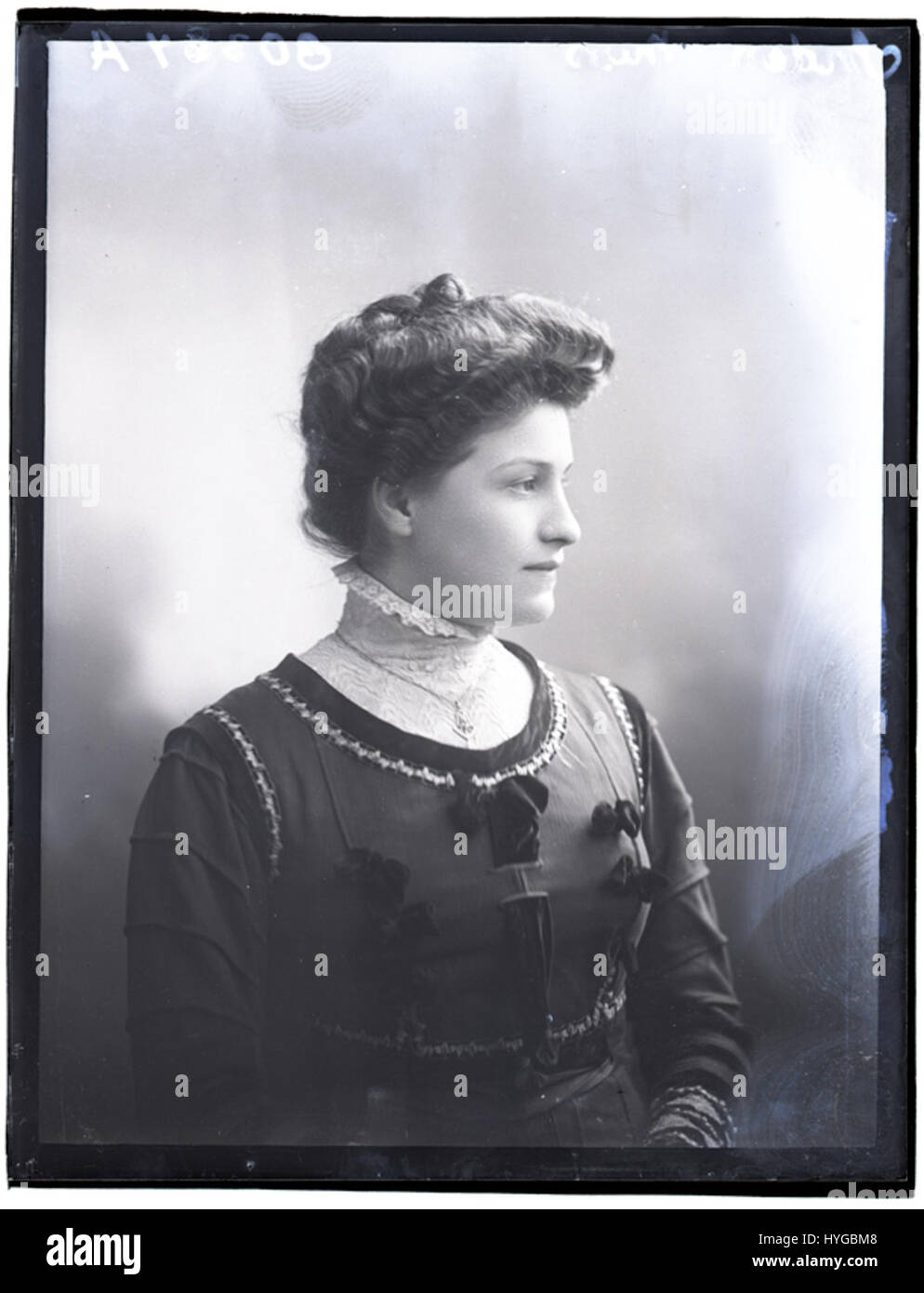 "Miss Inden" si riferisce a una fotografia o a un documento del 1909, che cattura un momento significativo o un individuo. La foto cattura l'essenza della vita dei primi anni del XX secolo, preservando il contesto culturale e storico. Foto Stock