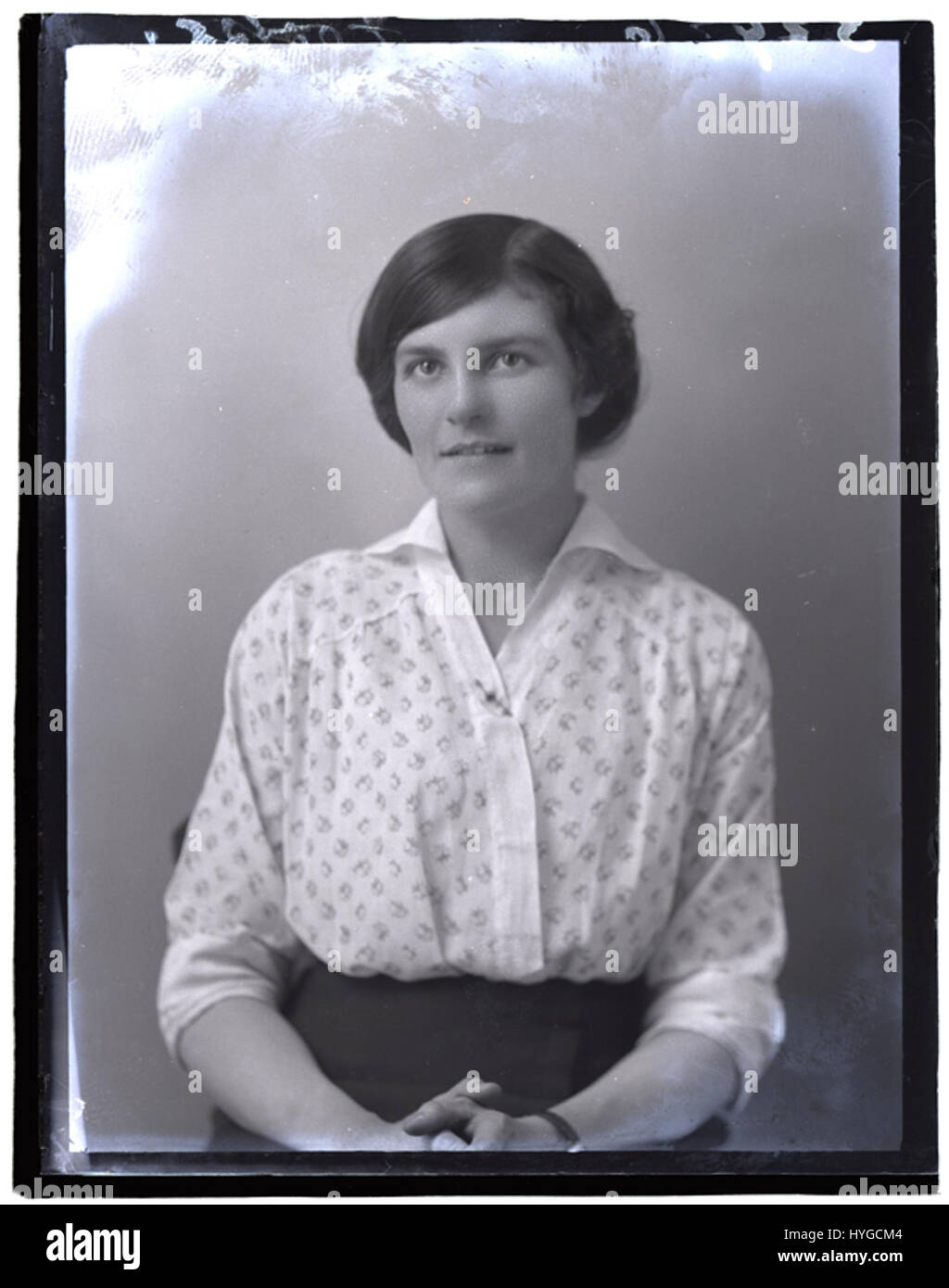 Una fotografia storica di Miss Fooks, scattata il 18 maggio 1915, che cattura un momento personale durante l'inizio del XX secolo, probabilmente legato alla prima guerra mondiale o agli eventi sociali dell'epoca. Foto Stock