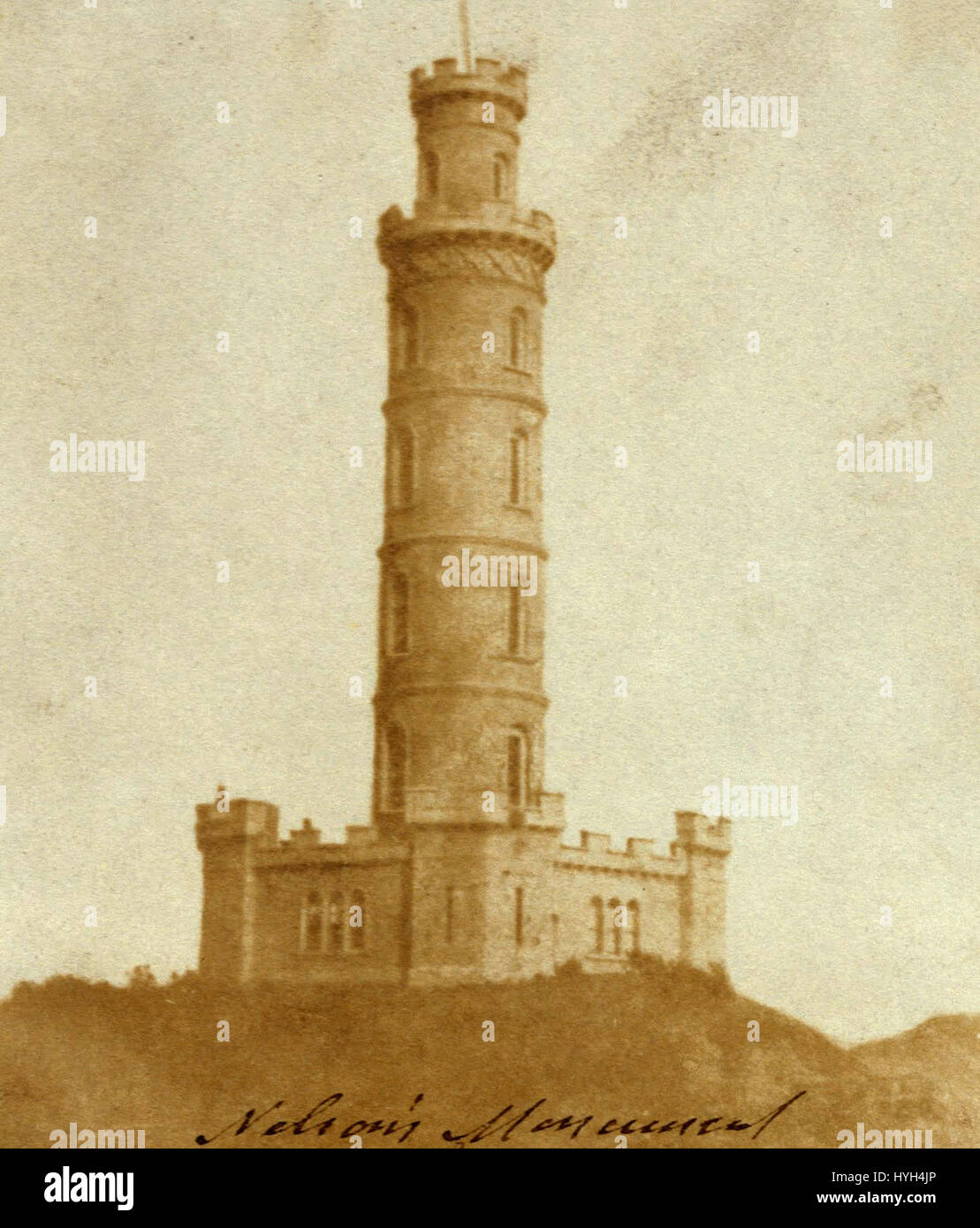 Robert Adamson è associato all'iconico monumento Nelson situato su Calton Hill a Edimburgo. Questo monumento, un tributo all'ammiraglio Nelson, presenta una colonna con una statua di Nelson in cima, ed è un punto di riferimento notevole nell'architettura scozzese. Foto Stock