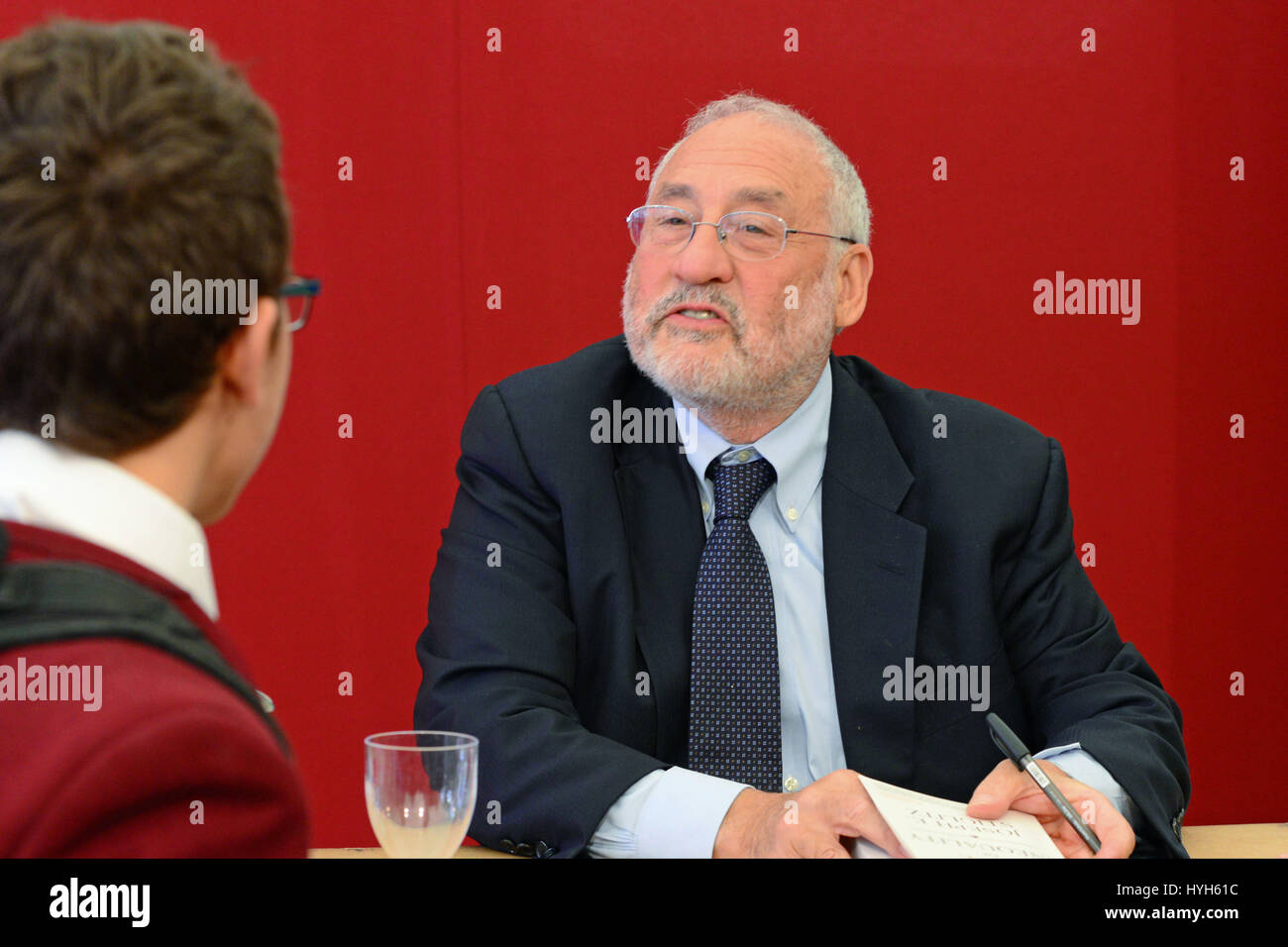 Nobel Prize-winning economista Professor Joseph Stiglitz che ancora una volta ha criticato pessimismo di una Scozia indipendente dell'economia, raffigurato all'2014 Edinburgh International Festival del libro file (foto) Foto Stock