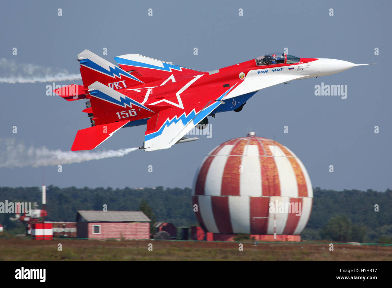 ZHUKOVSKY, Moscow Region, Russia - Agosto 16, 2011: MiG-29OVT perfoming dimostrazione di volo in Zhukovsky durante MAKS airshow-2011. Foto Stock