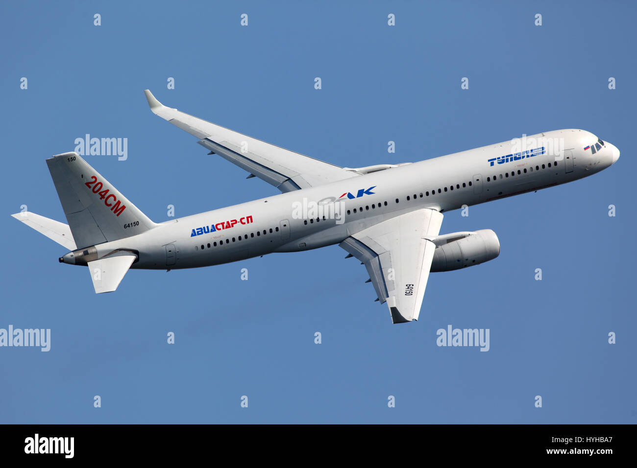 ZHUKOVSKY, Moscow Region, Russia - 20 agosto 2011: Tupolev Tu-204SM perfoming prova di volo in Zhukovsky durante MAKS-2011. Foto Stock