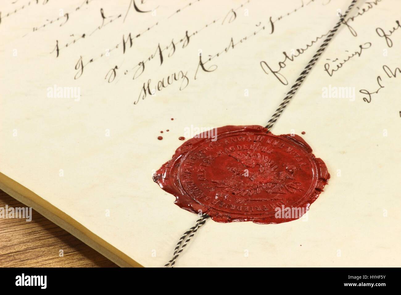 Notarile antico sigillo di cera sul vecchio documento Foto Stock