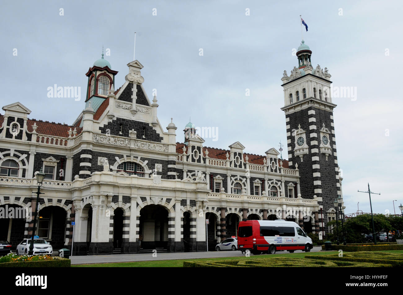 Stazione di Dunedin sull'Isola Sud della Nuova Zelanda è stato inaugurato nel 1906 ed è costruito con materiali da lontano come il Regno Unito e la Francia. Foto Stock