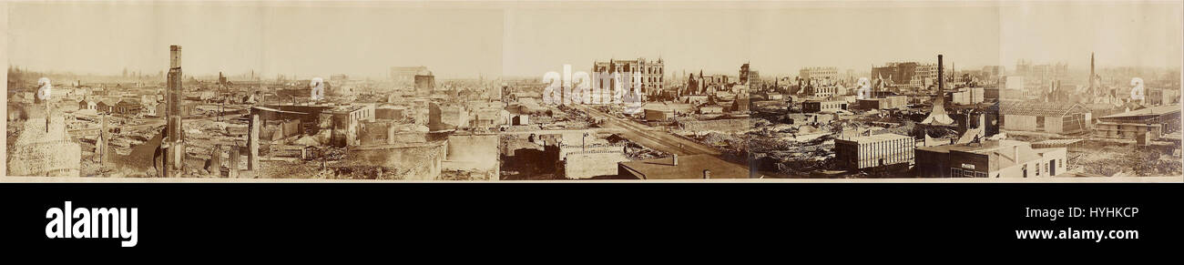Attribuita a George N. Barnard, questa fotografia senza titolo cattura le conseguenze del grande incendio di Chicago. Riflette la distruzione e la ricostruzione della città, mostrando la resilienza e la trasformazione urbana alla fine del XIX secolo. Foto Stock