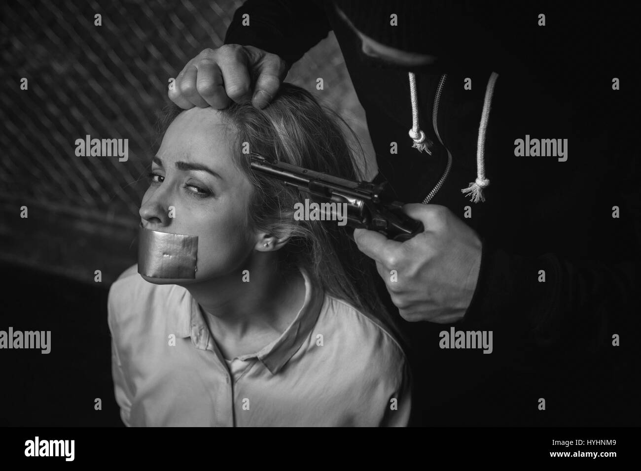 Impotenti rotto donna ha paura di morire Foto Stock