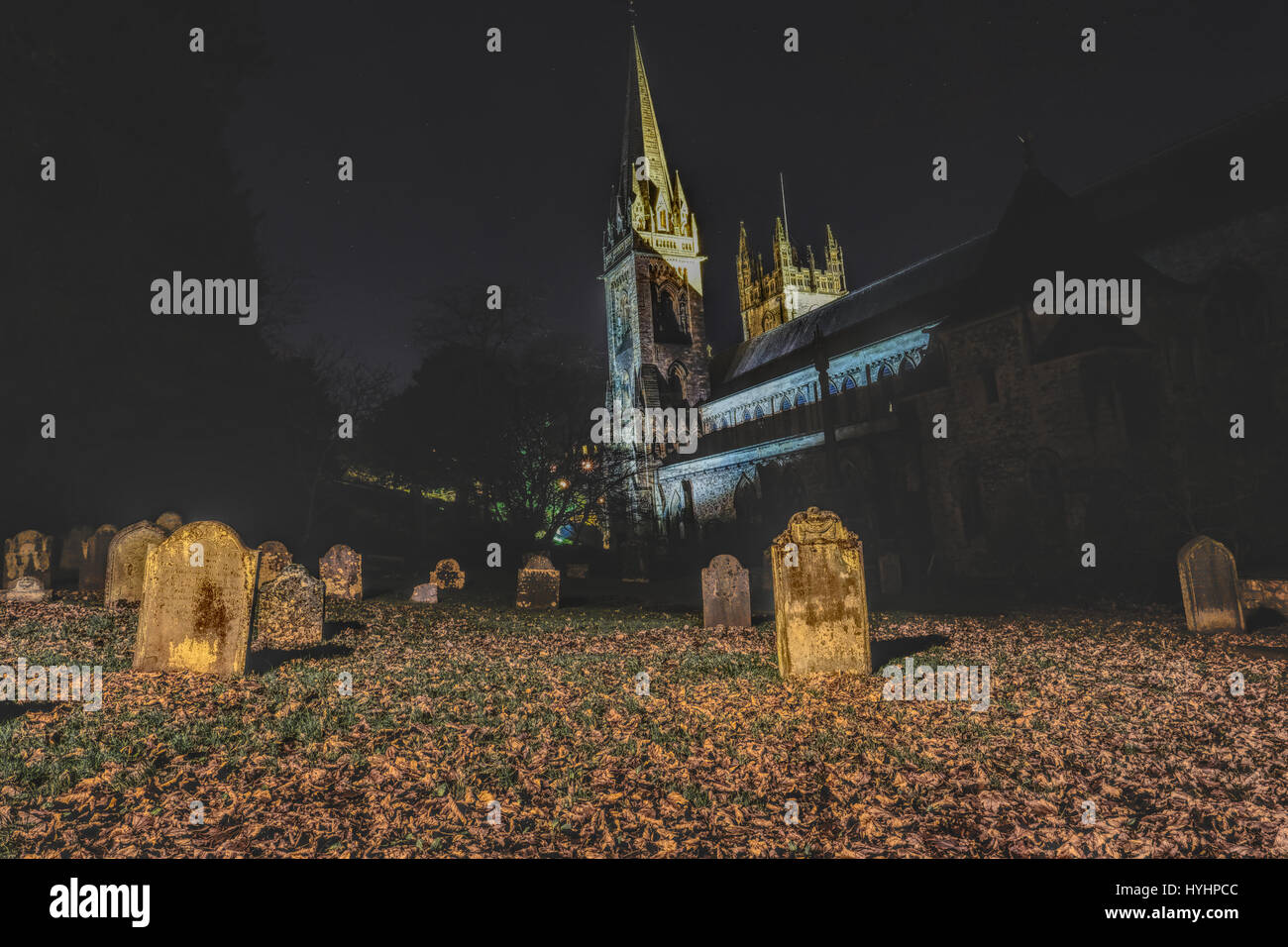 Cattedrale di Llandaff di notte Foto Stock