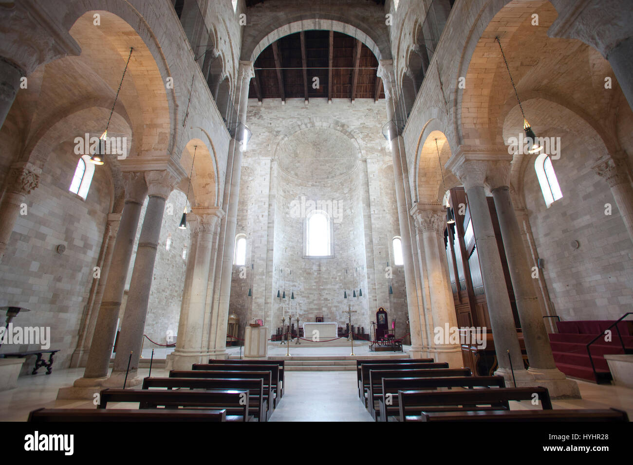 La chiesa superiore, Basilica Cattedrale di Santa Maria Assunta, Trani, Puglia, Italia, Europa Foto Stock