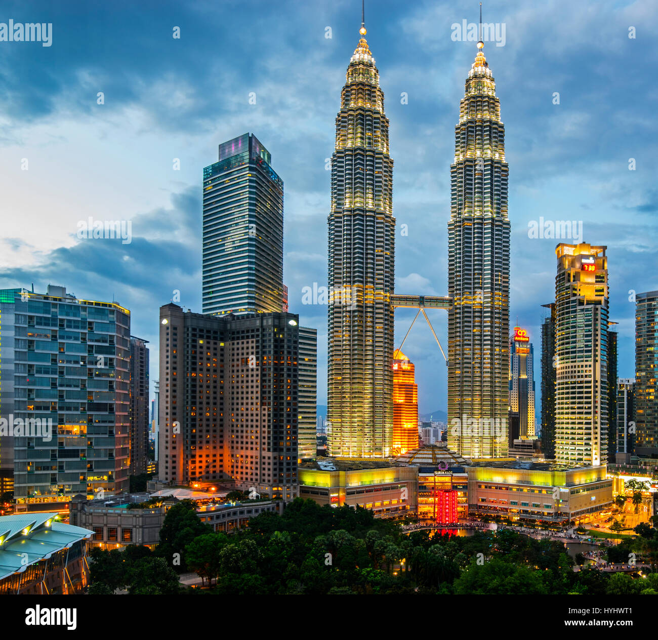 Kuala Lumpur Petronas Twin Towers e centro città panoramica, Malaysia Foto Stock