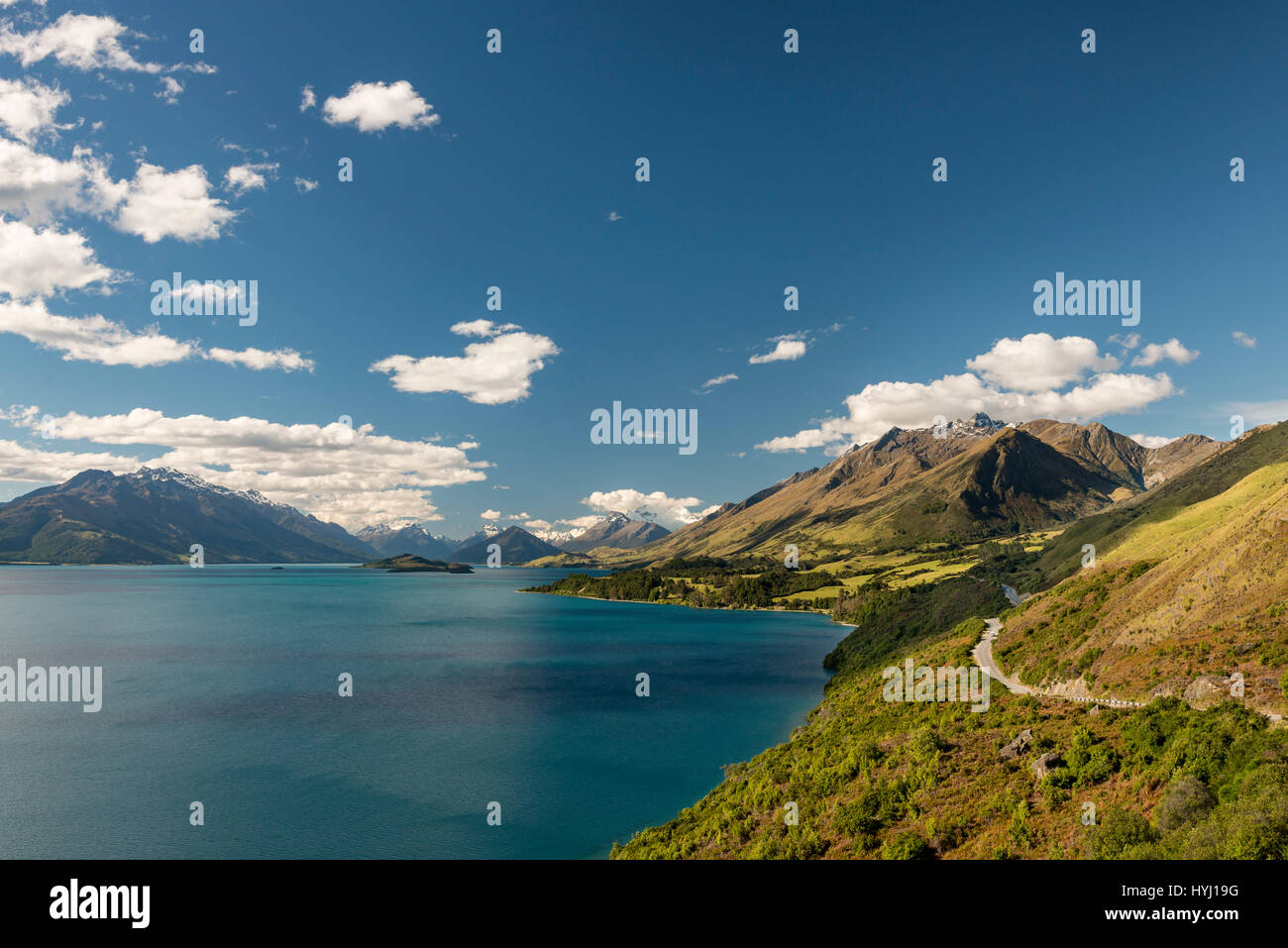 Sul lago Wakatipu e vista delle montagne del Monte aspiranti National Park, vicino a Queenstown, Bennetts Bluff Lookout, Otago, Southland Foto Stock