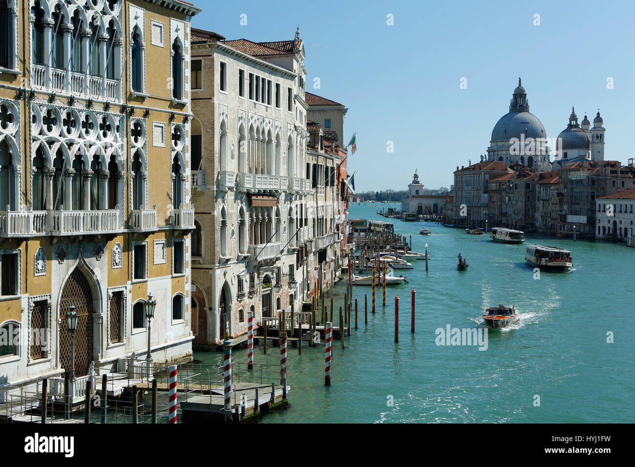 Grand Canal, vista dal ponte Ponte dell&#39;Accademia, Venezia, Veneto, Italia Foto Stock