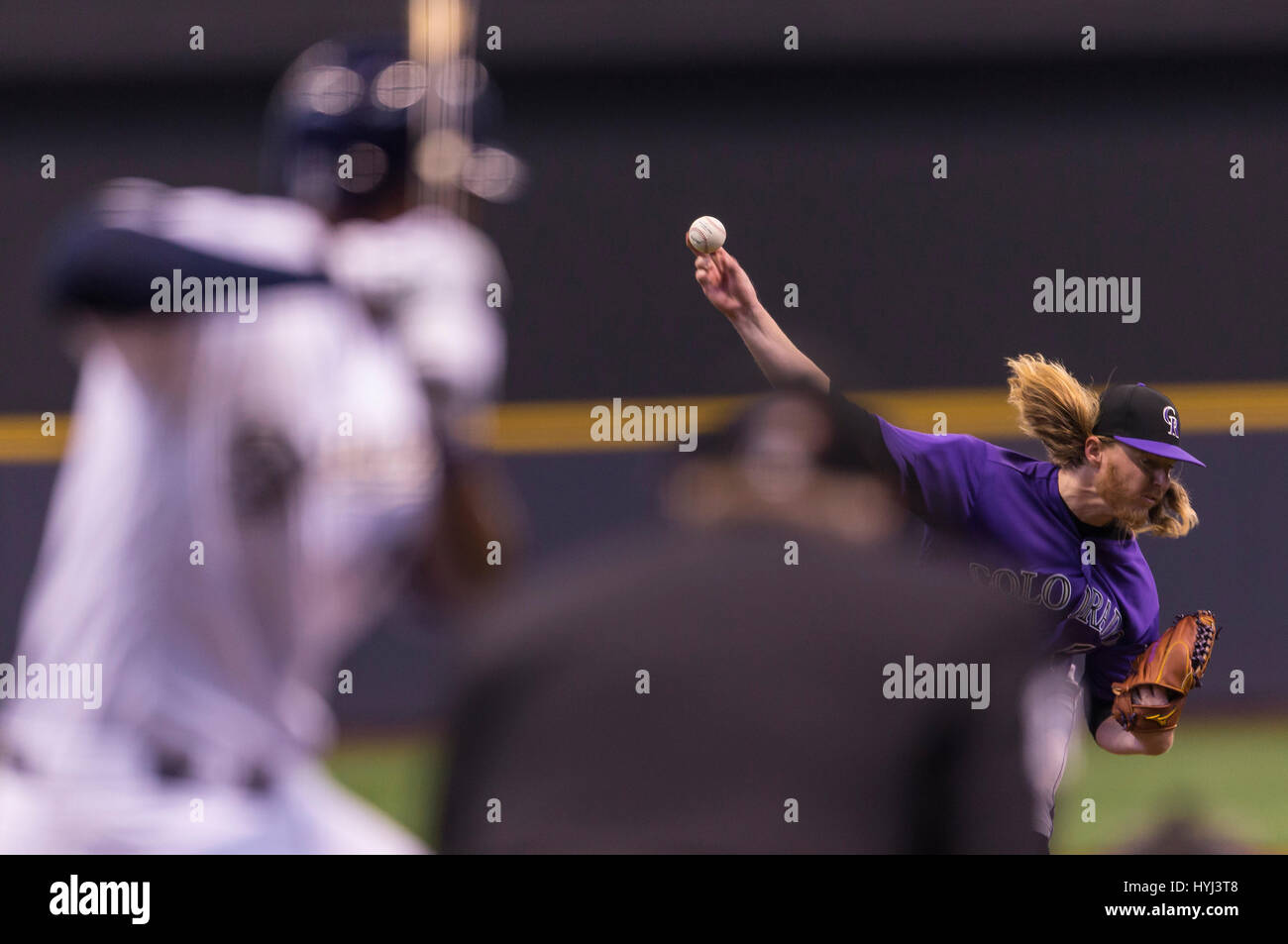 03 aprile 2017: Colorado Rockies a partire lanciatore Jon grigio #55 fornisce un passo nella Major League Baseball gioco tra il Milwaukee Brewers e Colorado Rockies sul giorno di apertura a Miller Park di Milwaukee, WI. John Fisher/CSM Foto Stock