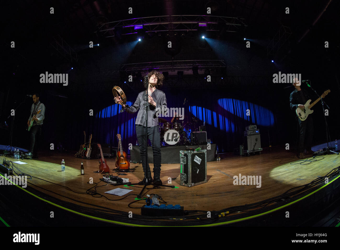 Milano Italia. 03Th Aprile 2017. Il cantante-cantautore Laura Pergolizzi meglio noto sul palco come LP esegue live all'Alcatraz durante il 'tour europeo 2017' Credit: Rodolfo Sassano/Alamy Live News Foto Stock