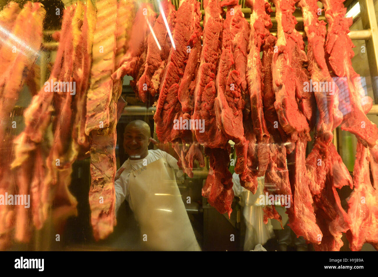 4 aprile 2017 - SÃ¢O Paulo, SÃ£o paulo, Brasile - Agricoltura rilascia le esportazioni di carne tre friggitrice frigoriferi. Argus, FrigoSantos e Breyer & Cia unità, che era stato controllato dal ministero, sono stati rilasciati perché non sono emerse irregolarità.Il Ministero dell' agricoltura ha rilasciato tre stabilimenti che erano sulla lista di 21 ostacolato le esportazioni in seguito al focolaio della Polizia Federale di carne Carne funzionamento, secondo una dichiarazione rilasciata il lunedì. L'Argus unità (SIF 1710, le carni e i prodotti a base di carne), FrigoSantos (SIF 2021, prodotti a base di carne) e Breyer & Cia (SIF 3522, miele e Foto Stock