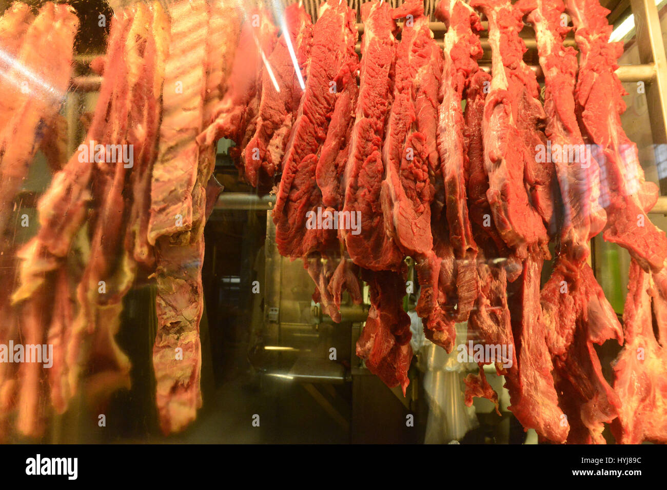 4 aprile 2017 - SÃ¢O Paulo, SÃ£o paulo, Brasile - Agricoltura rilascia le esportazioni di carne tre friggitrice frigoriferi. Argus, FrigoSantos e Breyer & Cia unità, che era stato controllato dal ministero, sono stati rilasciati perché non sono emerse irregolarità.Il Ministero dell' agricoltura ha rilasciato tre stabilimenti che erano sulla lista di 21 ostacolato le esportazioni in seguito al focolaio della Polizia Federale di carne Carne funzionamento, secondo una dichiarazione rilasciata il lunedì. L'Argus unità (SIF 1710, le carni e i prodotti a base di carne), FrigoSantos (SIF 2021, prodotti a base di carne) e Breyer & Cia (SIF 3522, miele e Foto Stock
