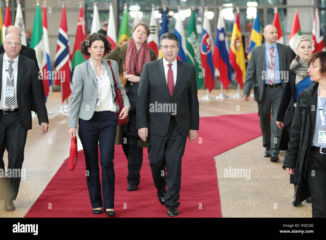 Bruxelles, Belgio. 05 apr, 2017. Tavola rotonda dei Ministri, Ambasciatori e il Segretario di Stato a sostegno della Siria e della regione, fuori della Germania il Ministro per gli Affari Esteri Sigmar GABRIEL. Credito: Leo Cavallo/Alamy Live News Foto Stock