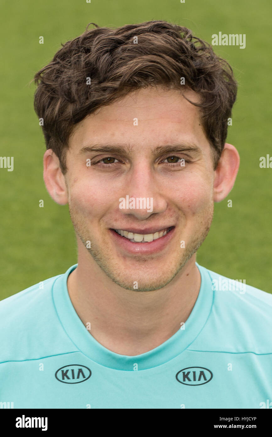 Surrey, Regno Unito. 4 Aprile, 2017. Surrey Cricketer Ben Foakes nel nuovo NatWest T20 kit Blast per 2017. Credito: David Rowe/Alamy Live News Foto Stock