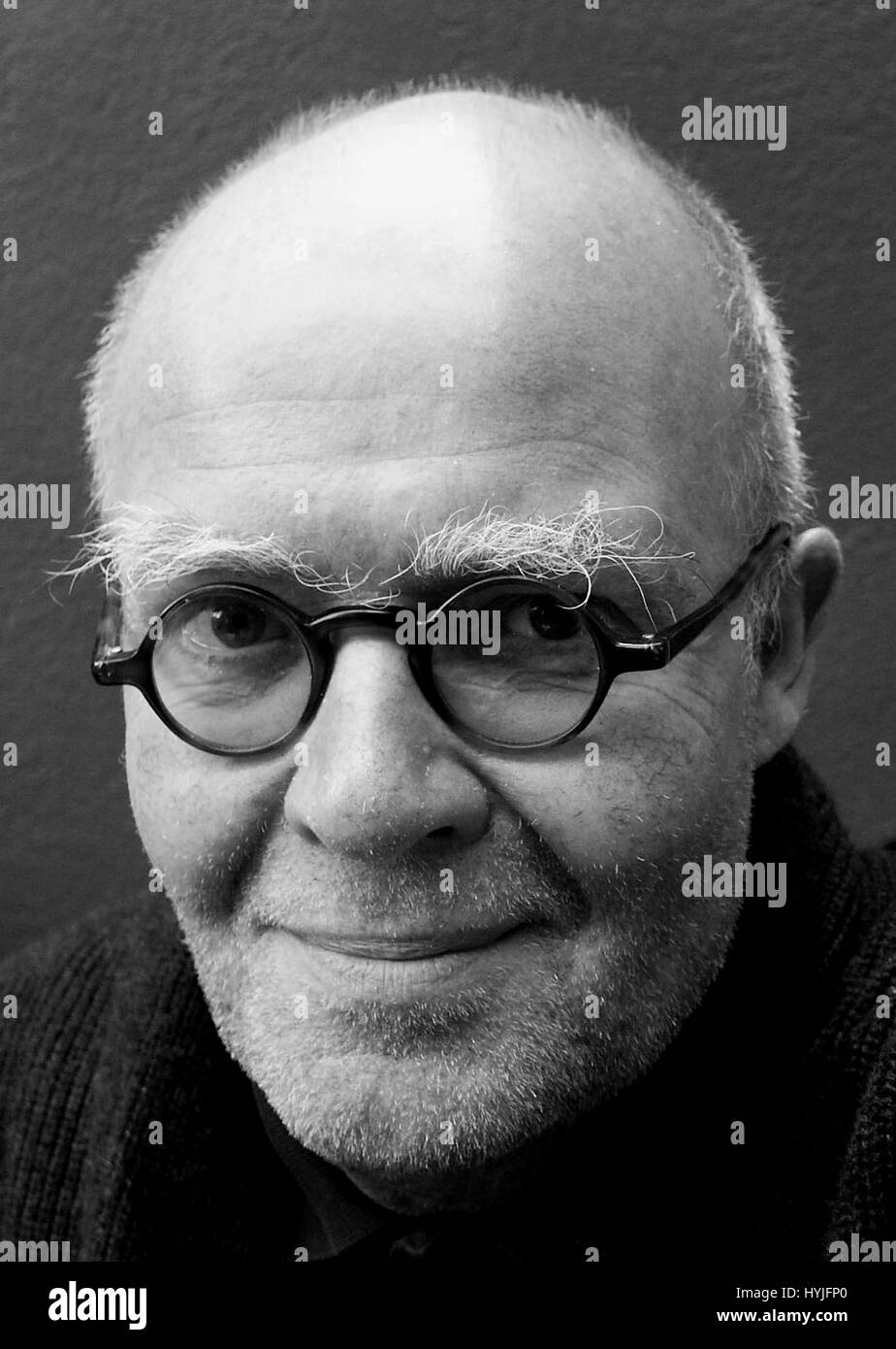 (170405) -- Stoccolma, Aprile 5, 2017(Xinhua) -- Wolf Erlbruch, Tedesco illustrator e foto libro autore, è stato annunciato come il vincitore del 2017 Astrid Lindgren Memorial Award, un premio internazionale per bambini e giovani della letteratura, il 4 aprile 2017. Questo file foto di Wolf Erlbruch è stato dato dal comitato di Astrid Lindgren Memorial Award. (Xinhua)(rh) Foto Stock