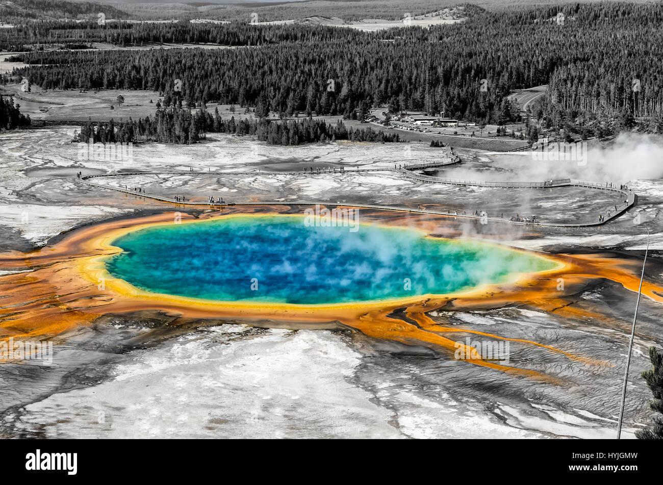 Vista del paesaggio del Grand Prismatic Spring in bianco e nero e colore selettivo stile, Yellowstone NP, Wyoming USA Foto Stock
