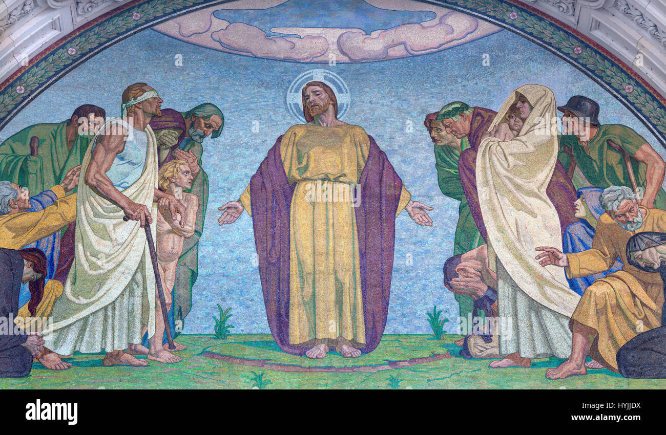 Berlino, Germania - Febbraio 14, 2017: Il mosaico di Gesù il Redentore sulla facciata ovest del Dom di artista sconosciuto del 20. cento.. Foto Stock