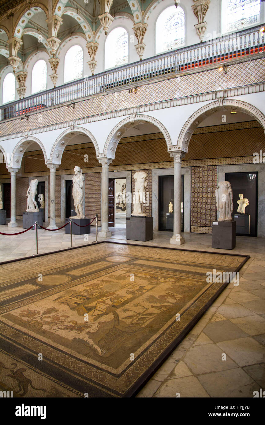 La Cartagine camera presso il Bardo Museo Nazionale raccoglie una ricca collezione di mosaici romani e statue in marmo che rappresenta la divinità e Roman e Foto Stock