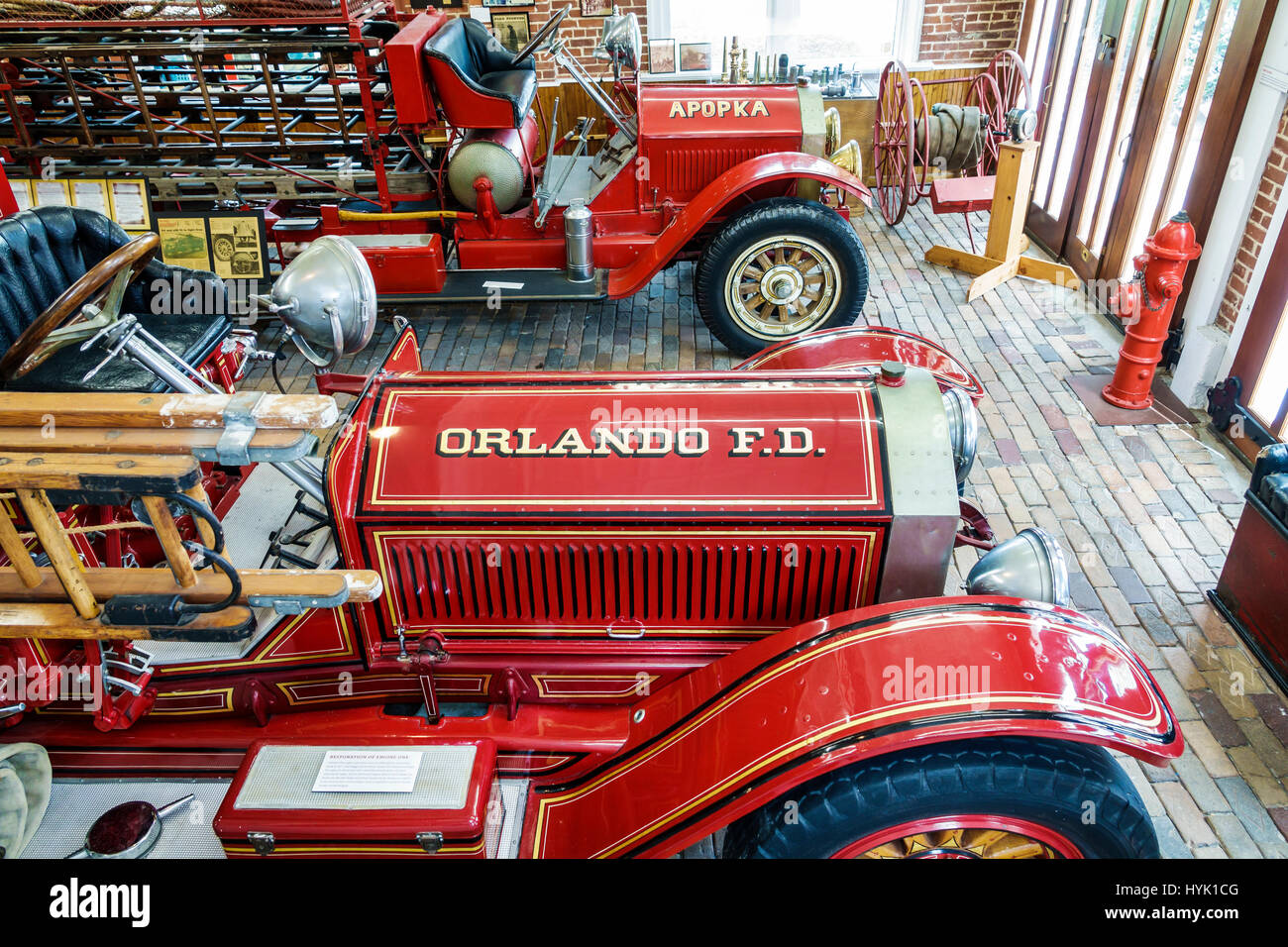 Orlando Florida,Loch Haven Park,parco culturale,Orlando Fire Museum,casa dei fuochi d'artificio,interno,camion restaurati con motore antincendio,American Lafrance Engine,1915, Foto Stock