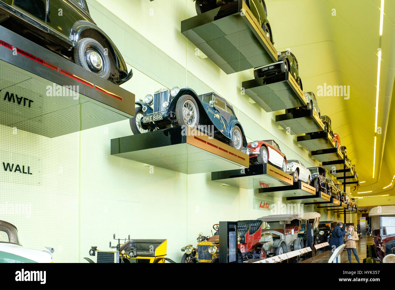 Classic Car Collection in Riverside Museum porto di Glasgow, Scozia. Foto Stock