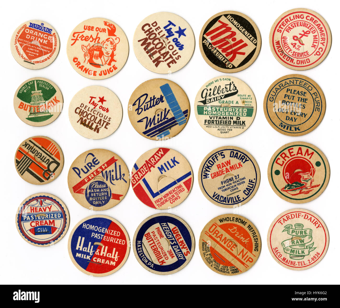 Un assortimento di vintage anni cinquanta i tappi del latte. Foto Stock