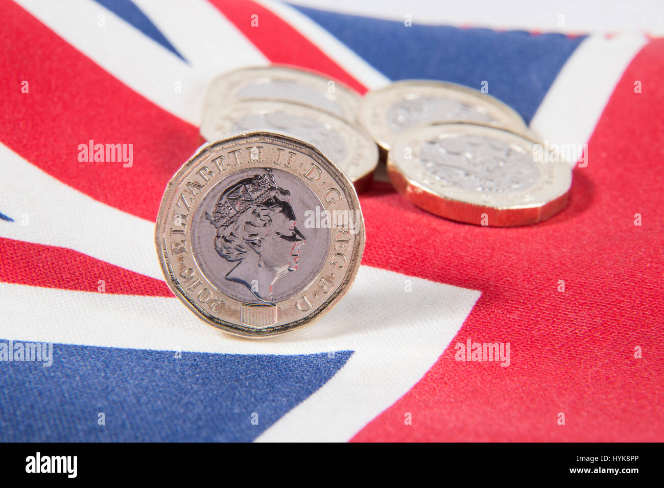 Nuovo 2016 £ 1 libbra di monete poste su un Union Jack flag Foto Stock