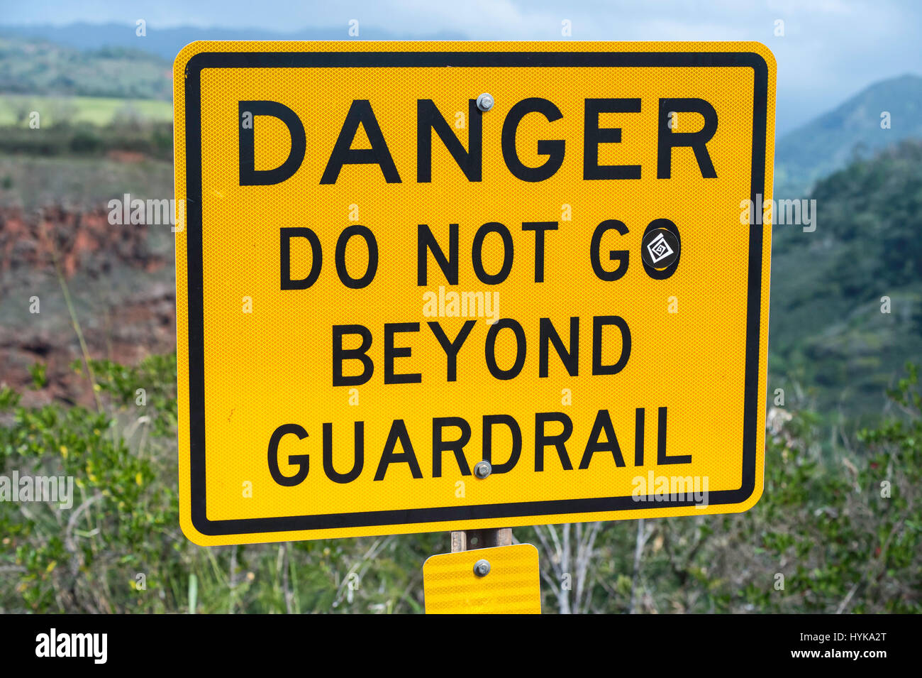 Pericolo non va al di là di guardrail, Kauai, Hawaii, STATI UNITI D'AMERICA Foto Stock