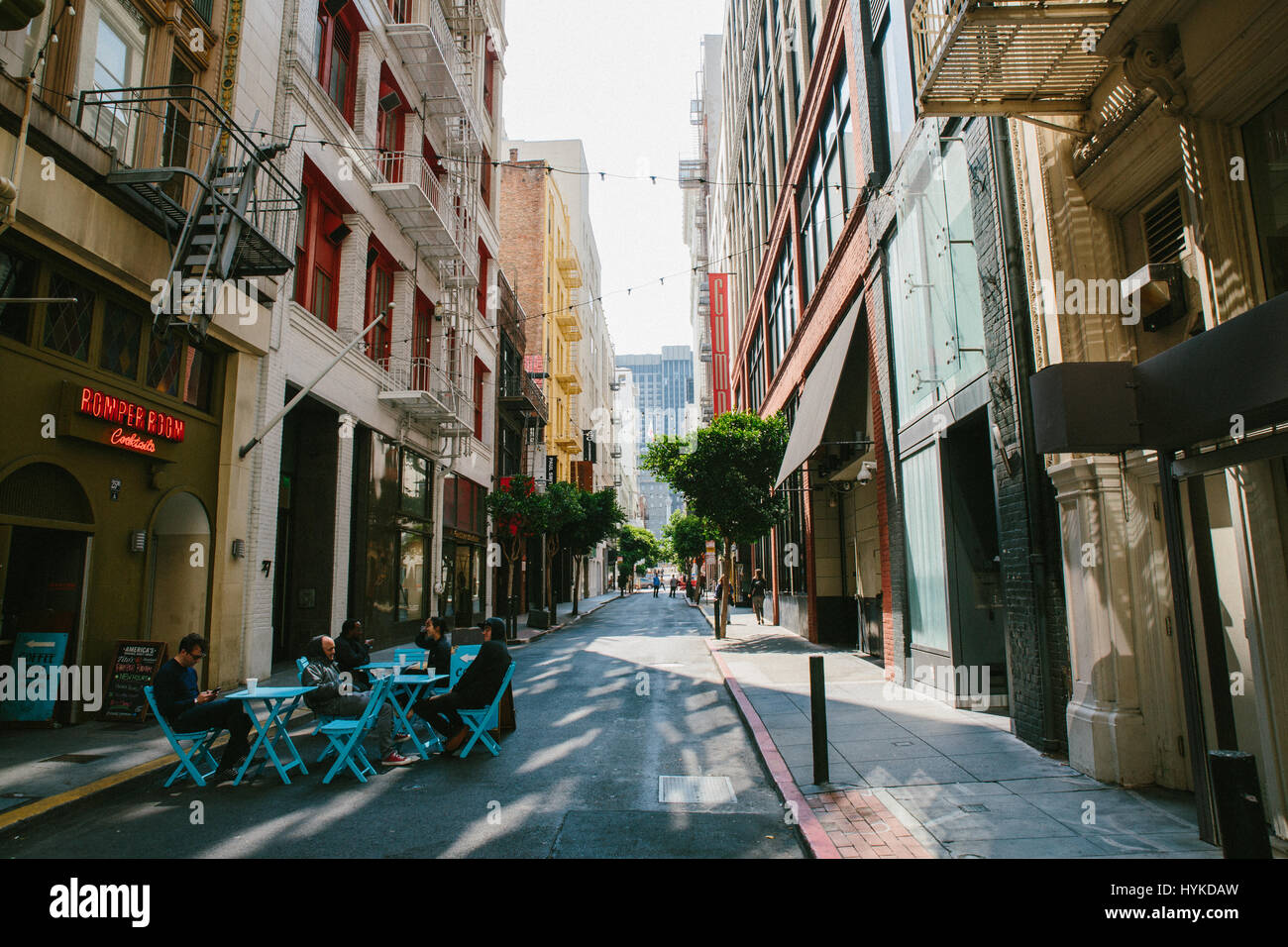 Per coloro che godono di caffè nel centro cittadino di San Francisco Financial District on Maiden Lane. Foto Stock
