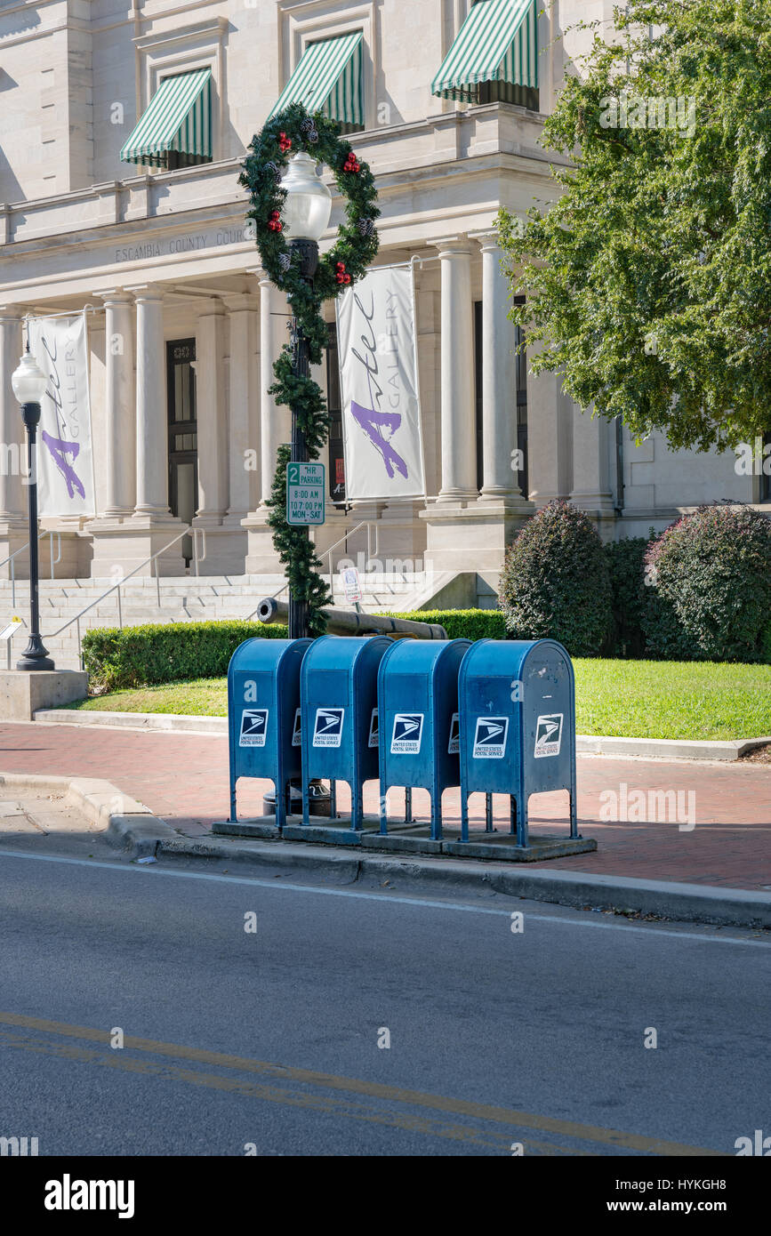 Caselle lettera al di fuori del palazzo di giustizia in Pensacola, Florida Foto Stock