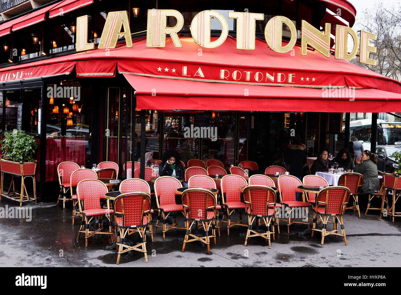 La Rotonde brasserie, Montparnasse, Parigi, Francia Foto stock - Alamy