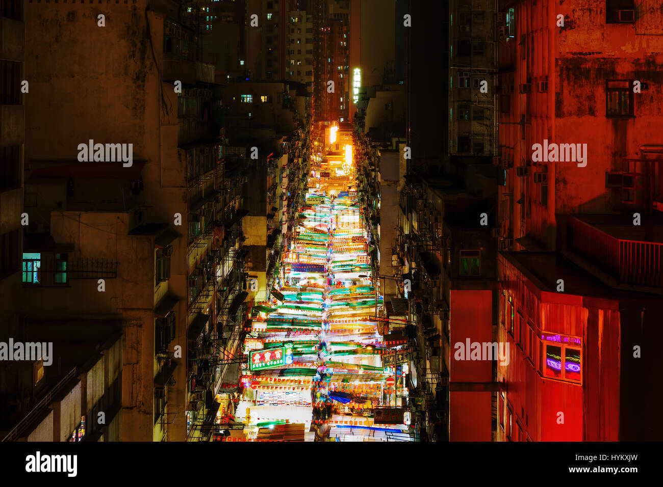 Hong Kong, Hong Kong - 14 Marzo 2017: vista aerea di Temple Street. La strada è conosciuta per il suo mercato notturno e come uno dei più trafficati Mercati delle pulci una Foto Stock
