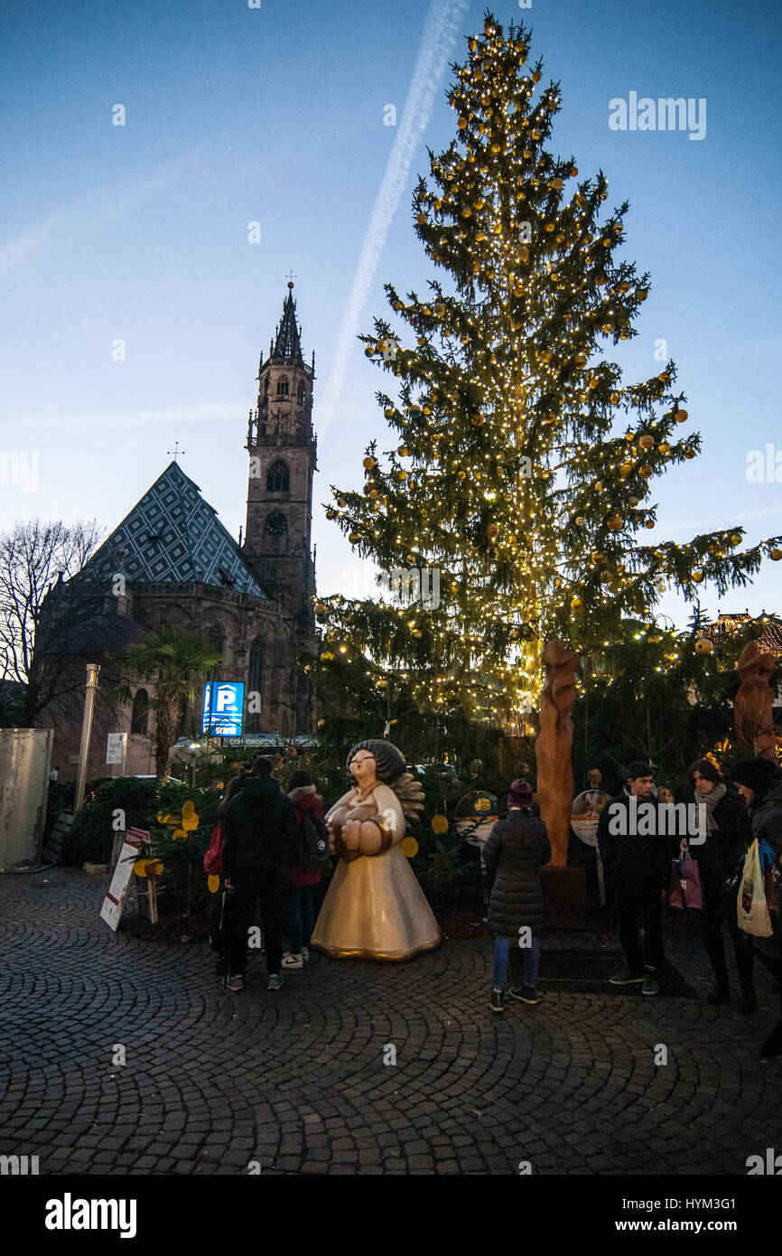 Presso il tradizionale mercatino di Natale di Bolzano, in Italia. Foto Stock