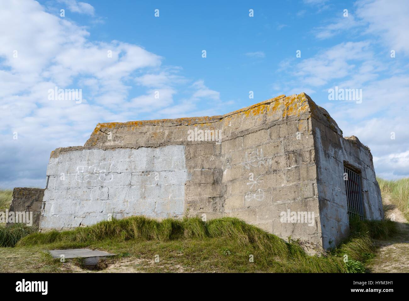 Rovine di bunker in Juno Beach, COURSEULLES sur Mer, Normandia, Francia Foto Stock