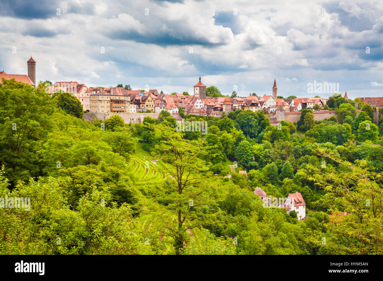 Bellissima vista sulla storica città di Rothenburg ob der Tauber, Franconia, Baviera, Germania Foto Stock