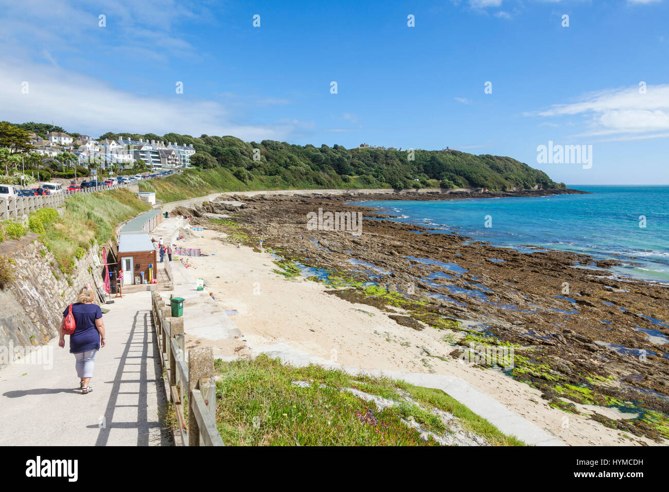 Falmouth cornwall Castle Beach una piccola spiaggia di sabbia con cibo e kiosk rockpools Falmouth Cornwall west country Inghilterra gb uk eu europe Foto Stock