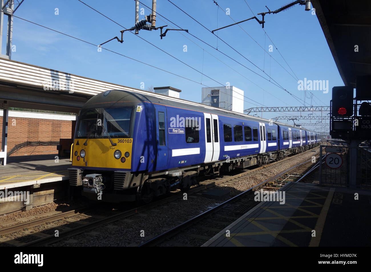 Il treno si è fermato a piattaforma, Colchester North Station Foto Stock