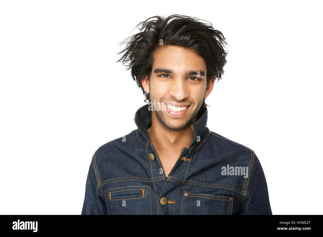 Close up ritratto di un giovane uomo con jeans denim jacket sorridente isolato su sfondo bianco Foto Stock