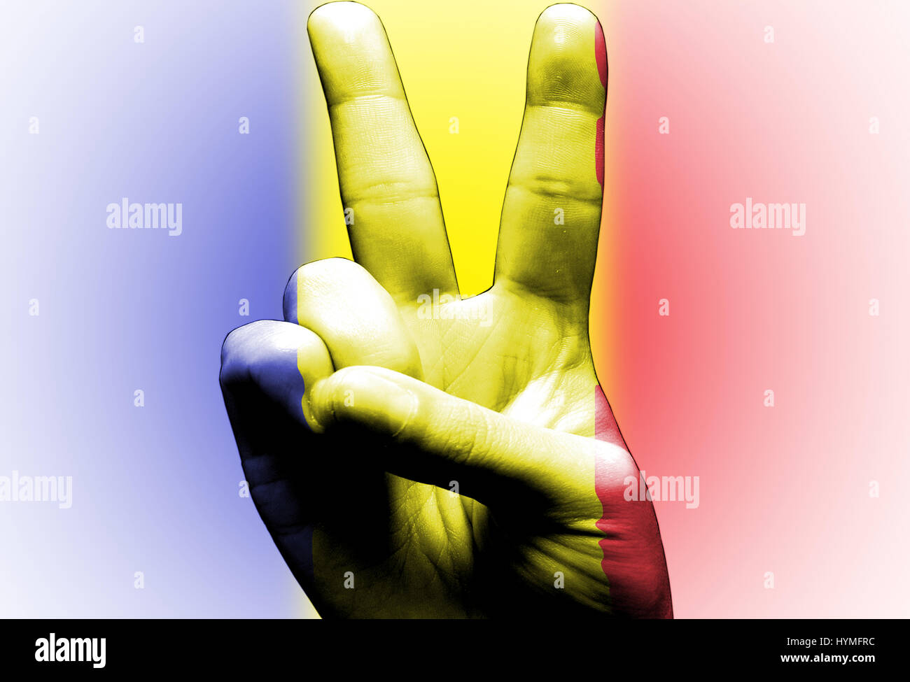 V segno dipinto a mano con bandiera rumena oltre la bandiera della Romania Foto Stock