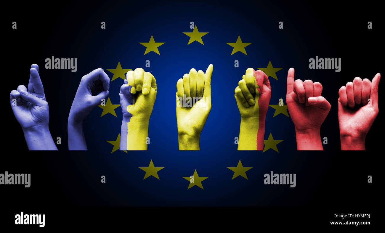 La Romania segno dipinto a mano con bandiera rumena oltre l'Unione europea bandiera nera Foto Stock
