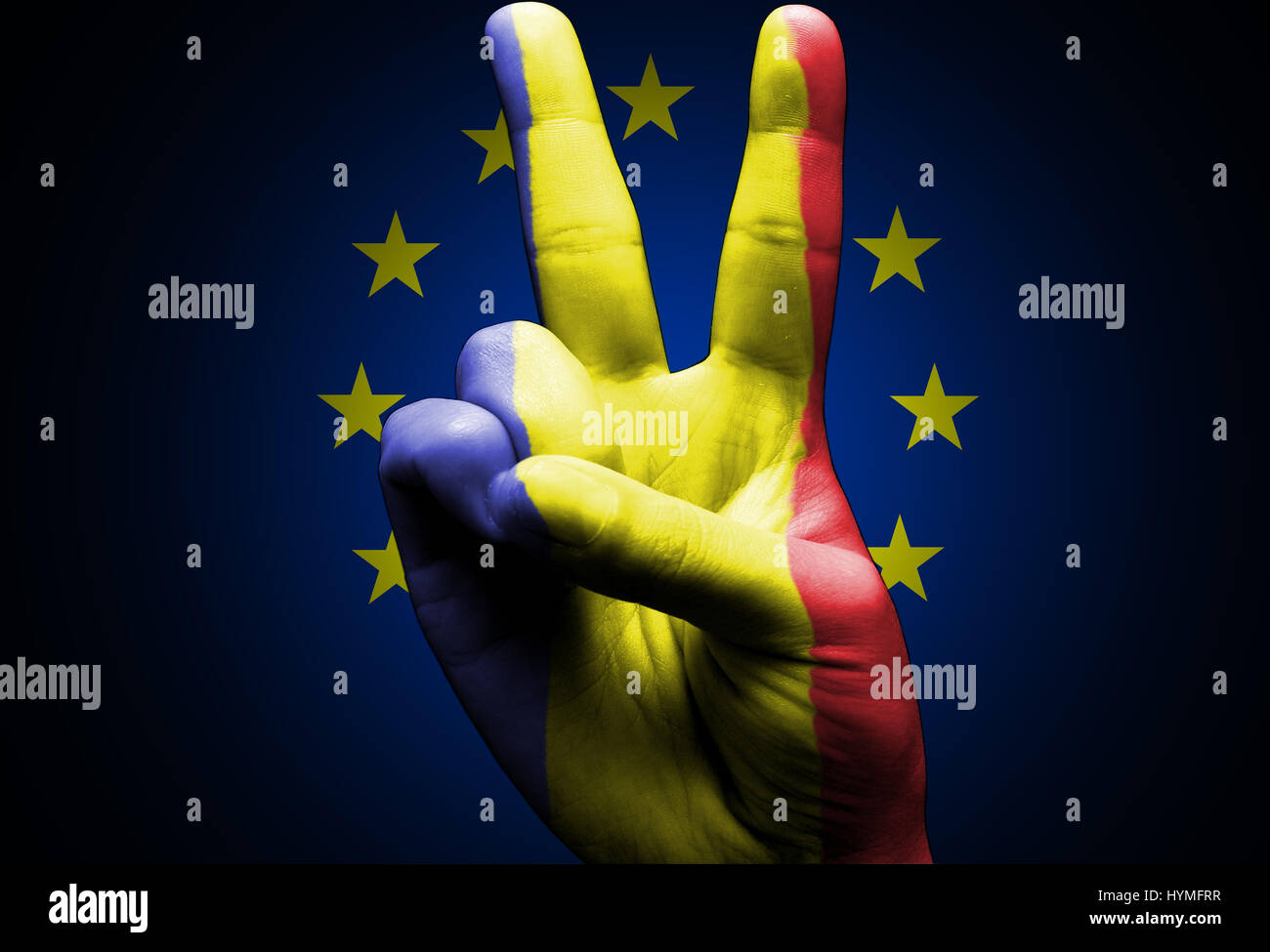 V segno lato coperchio con bandiera rumena oltre l'Unione europea bandiera nera Foto Stock